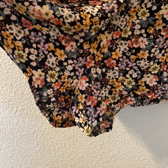 No brand and no size deep vneck shorts romper fits like a small - Picture 3 of 5